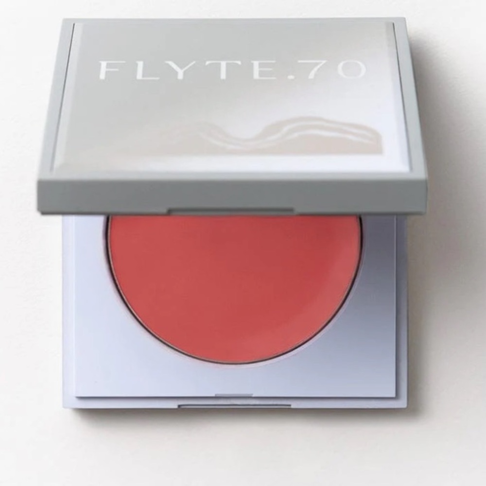 Flyte 70 Hazey Cheek Cream “Heartbreaker” Covid strawberry coral
NWT